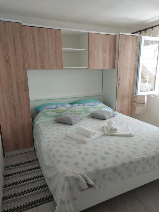 Apartman Martina Ražanac Exteriér fotografie